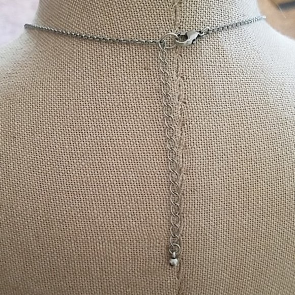 Green Crystal & Silver Necklace - Picture 4 of 7